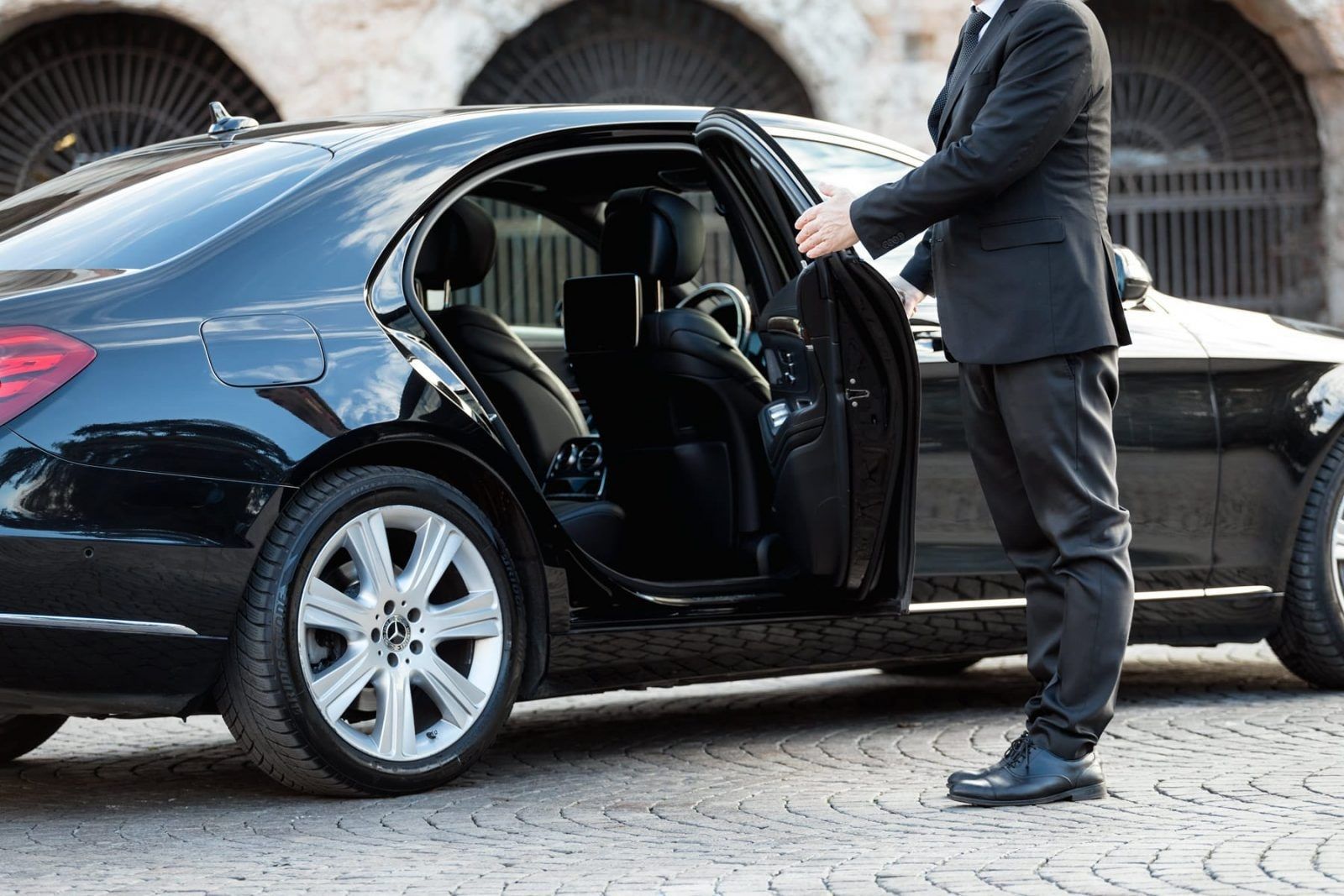 Luxury Car Rental Service 